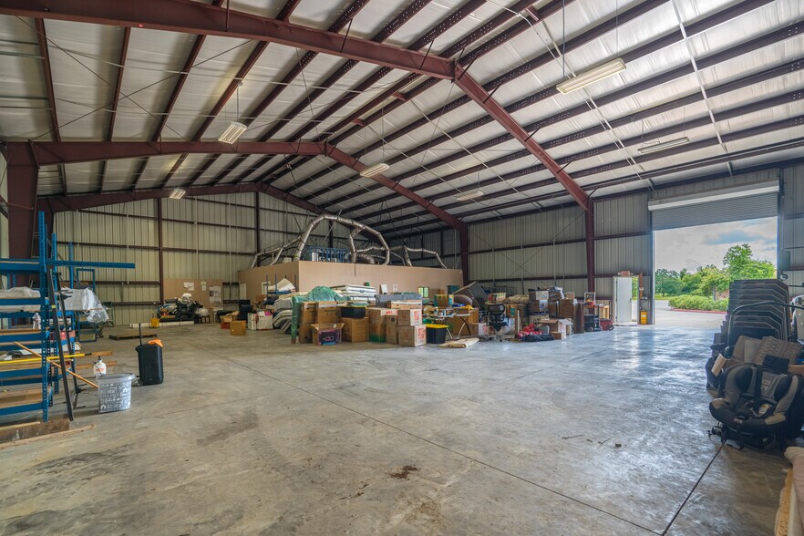 More Photos Of 8601 Fawn Trl, Conroe Warehouse For Sale