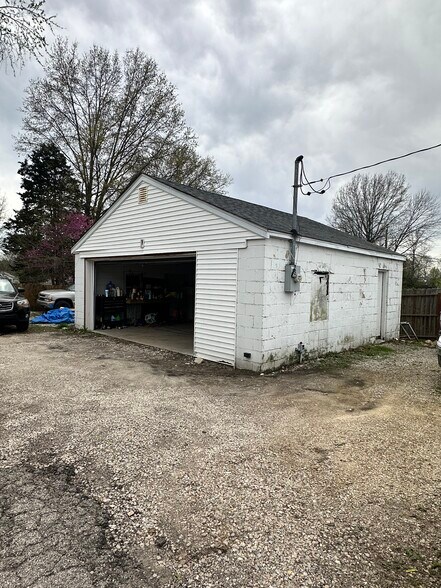 More Photos Of 17330 Manchester Rd, Wildwood Auto Dealership For Sale