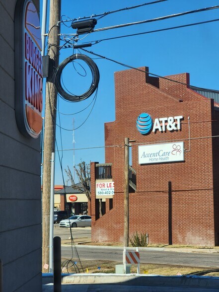 More Photos Of 2728 Williams Ave, Woodward General Retail For Lease