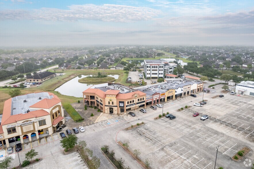 More Photos Of 9415 Broadway St, Pearland Freestanding For Lease