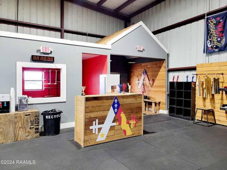 More Photos Of 644 Enterprise Pky, Breaux Bridge Flex For Lease