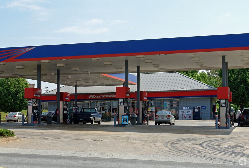 More Photos Of 1141 Lenoir Rhyne Blvd SE, Hickory Convenience Store For Sale