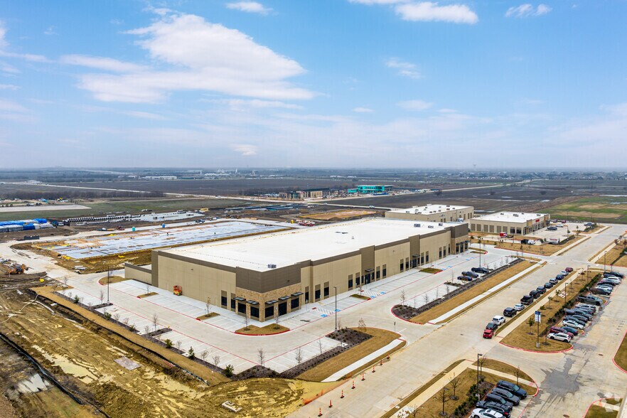 More Photos Of 631 Industry Way, Prosper Industrial For Lease