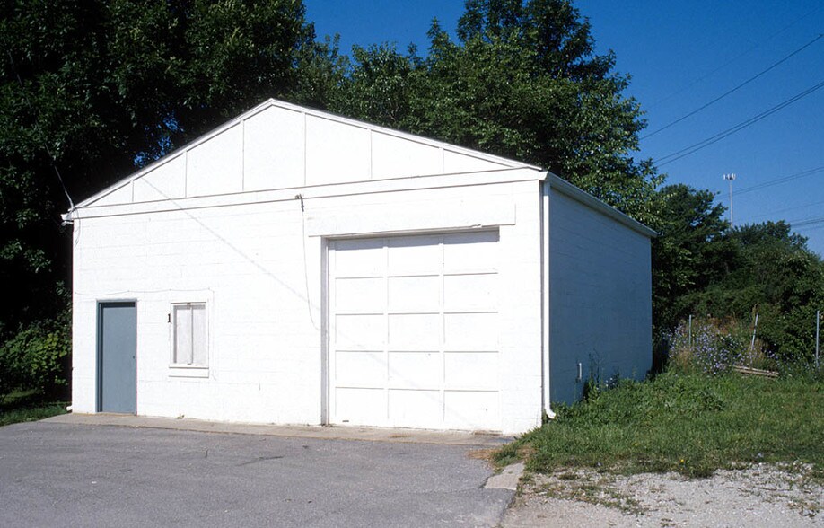 More Photos Of 4180 N Elmhurst Dr, Indianapolis Warehouse For Lease