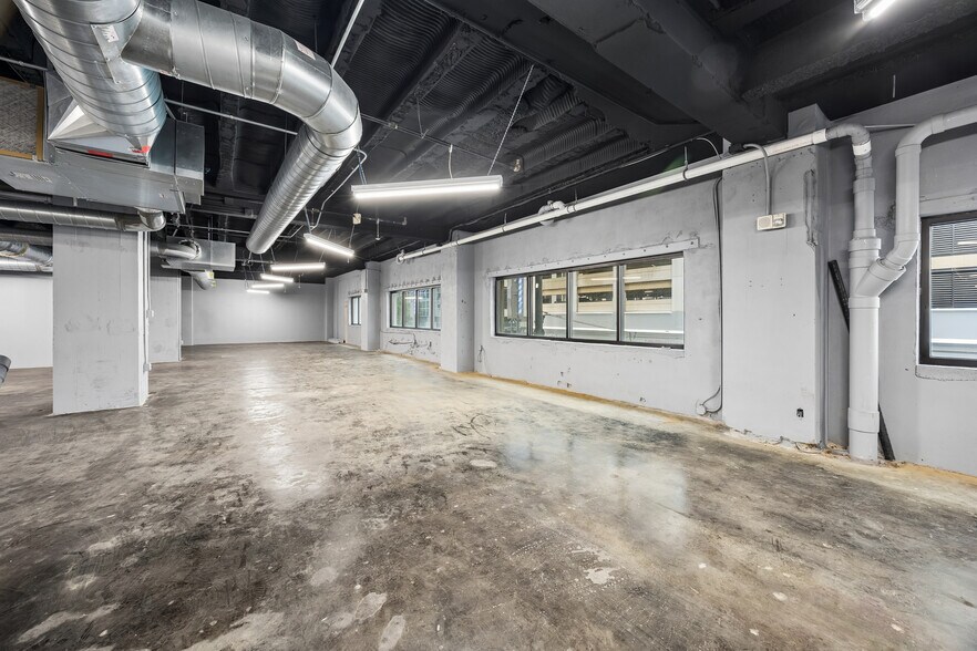 More Photos Of 917 Main St, Houston Apartments For Sale
