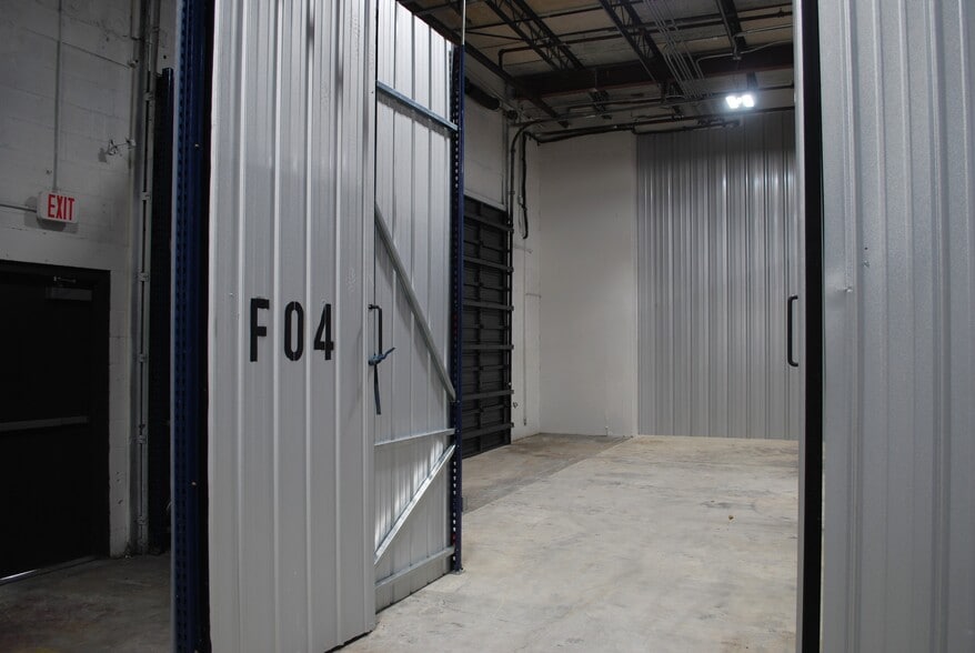 More Photos Of 1100 25th St, West Palm Beach Warehouse For Lease