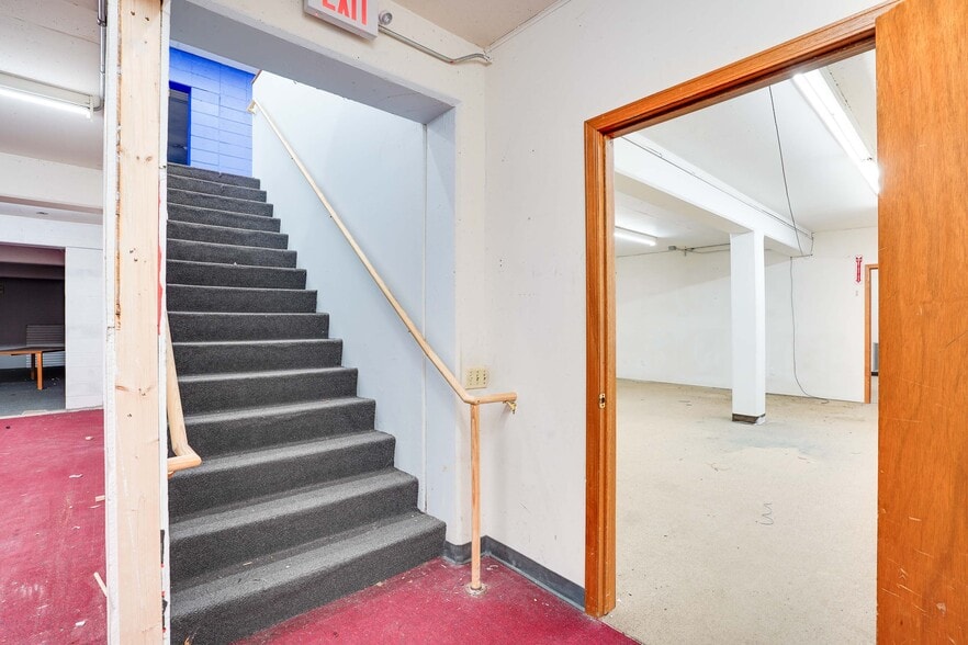More Photos Of 195-209 Cottage Grove Rd, Madison Storefront For Lease