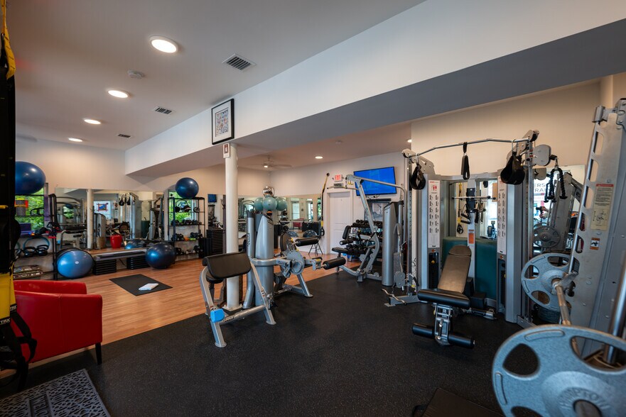 More Photos Of 1028 Truman Ave, Key West Storefront Retail Residential For Sale