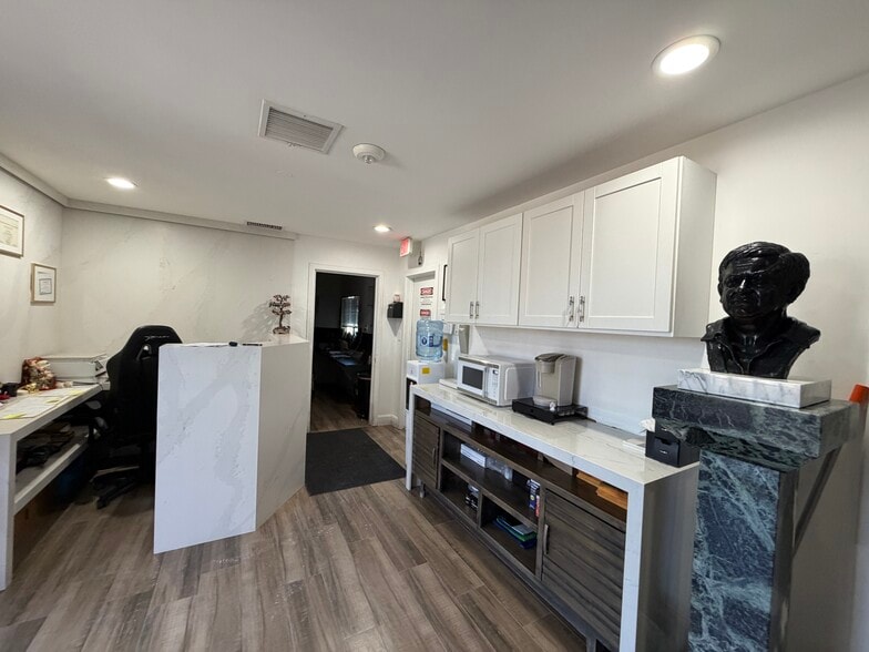 More Photos Of 7846-7848 Sepulveda Blvd, Van Nuys Warehouse For Sale