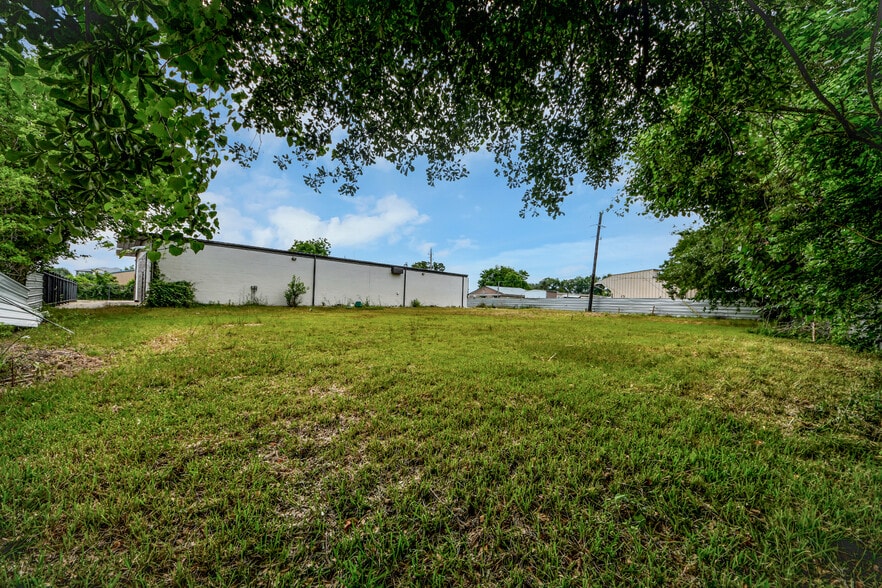 More Photos Of 8603 Shoal Creek Dr, Houston Warehouse For Sale
