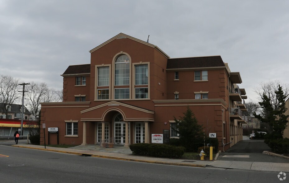 More Photos Of 320 Post Ave, Westbury Apartments For Sale