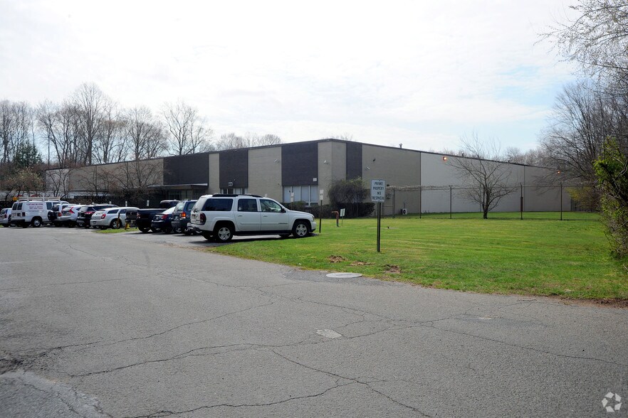 Primary Photo Of 275 Oak Tree Rd, Palisades Warehouse For Lease