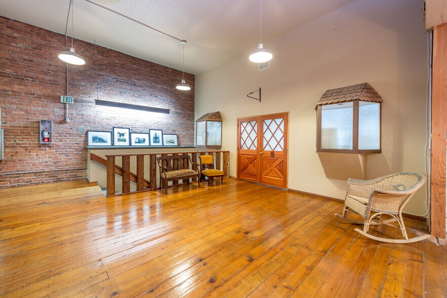 More Photos Of 1042 Water, Port Townsend Storefront Retail Office For Lease