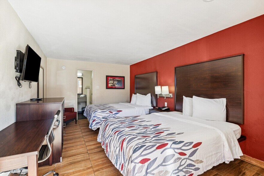 More Photos Of 20543 Interstate 45, Spring Hotel For Sale