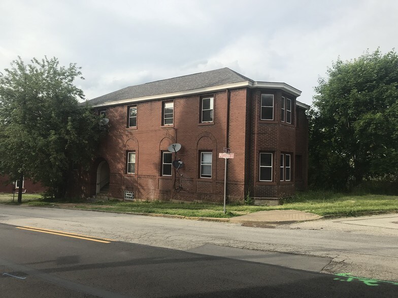More Photos Of 815 McClure St, Munhall Apartments For Sale