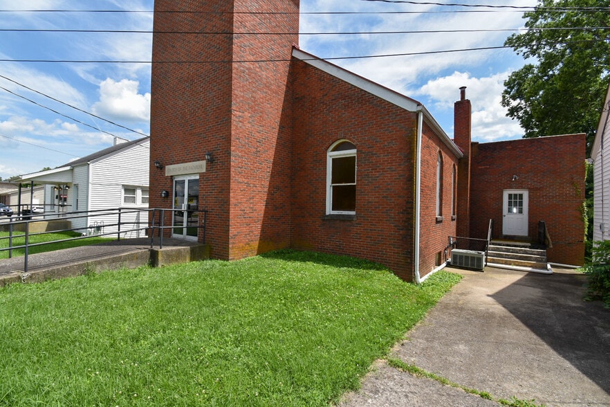 Primary Photo Of 65 Highland Ave, Lancaster Religious Facility For Sale