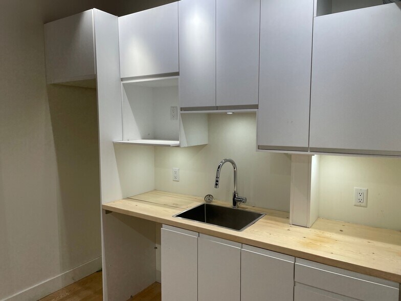 More Photos Of 12 3rd Ave E, Vancouver Warehouse For Lease