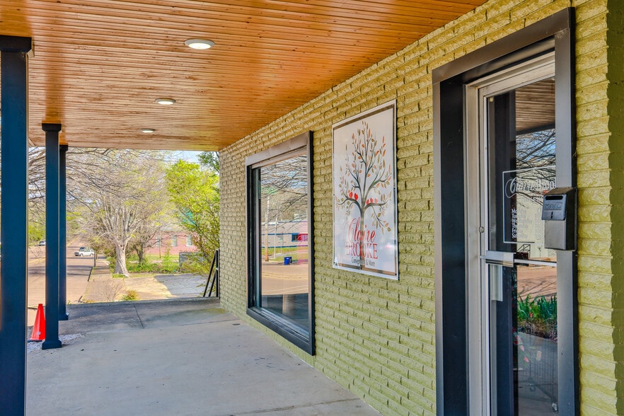 More Photos Of 126 N Wilson St, Dresden General Retail For Sale