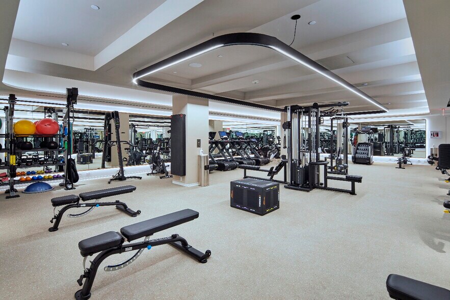 More Photos Of 450 Park Ave, New York Office For Lease