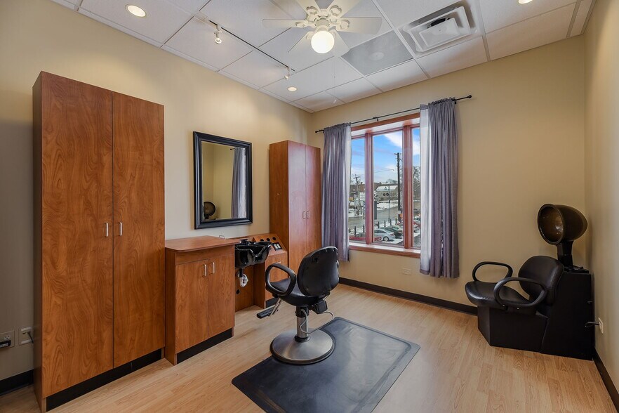 More Photos Of 123 W Washington St, Oswego Office For Lease