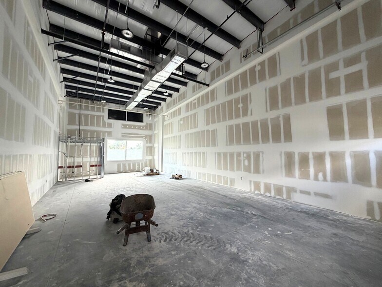 More Photos Of 11075 Tamiami Trl E, Naples Flex For Lease
