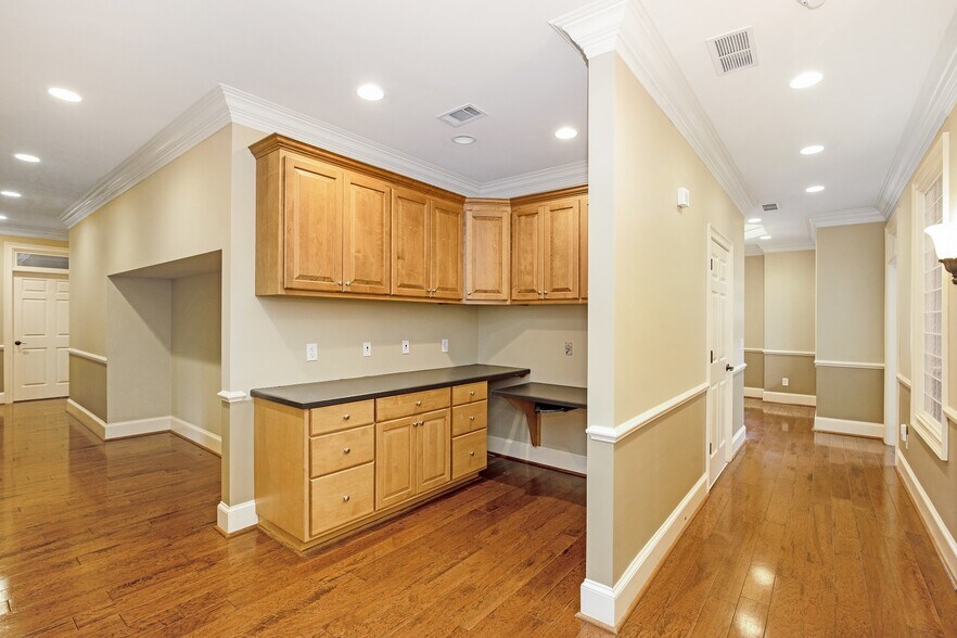 More Photos Of 3535 Roswell Rd, Marietta Office Residential For Lease