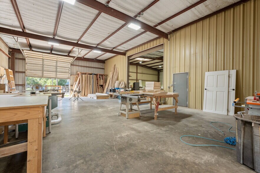 More Photos Of 4714 S Zarzamora St, San Antonio Auto Repair For Sale