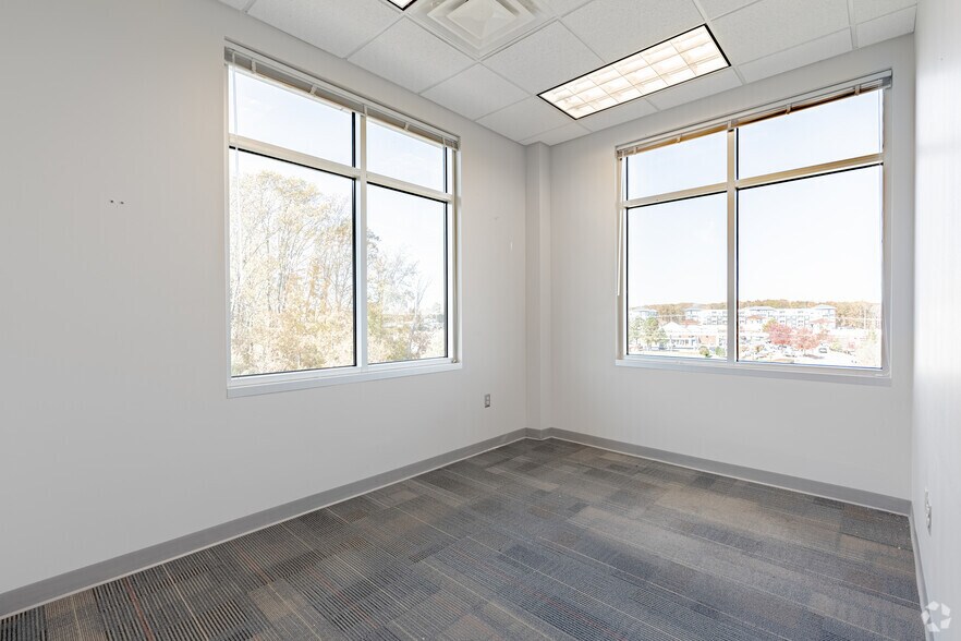 More Photos Of 15521 Midlothian Tpke, Midlothian Office For Lease