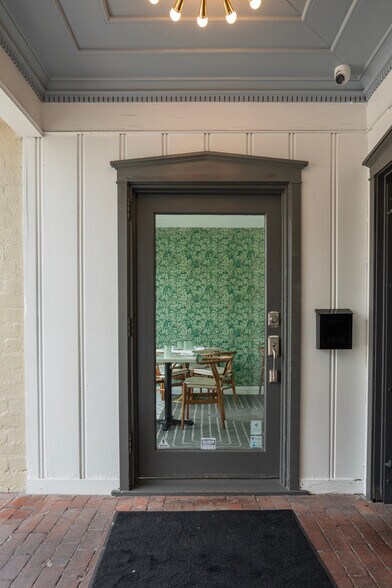 More Photos Of 664-668 N Palm Canyon Dr, Palm Springs Office For Sale