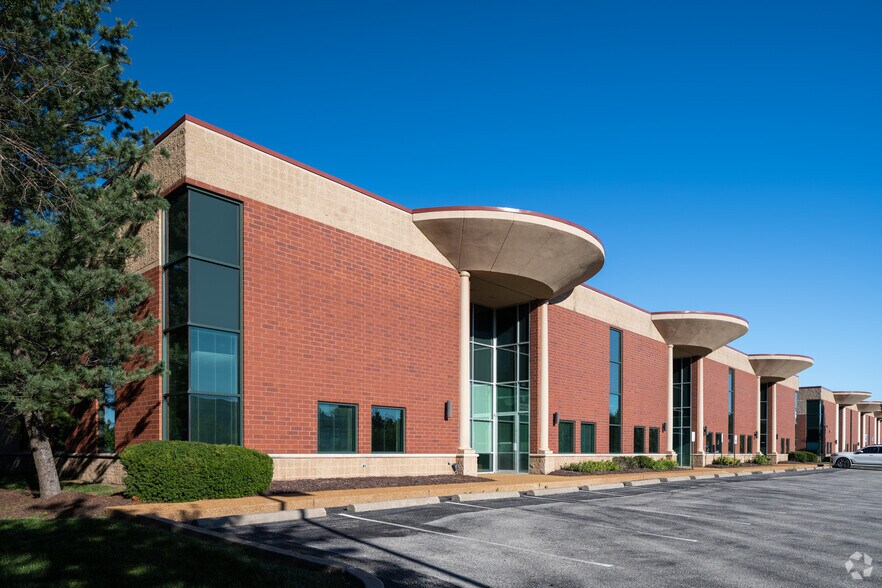 More Photos Of 632-636 Trade Center Blvd, Chesterfield Flex For Sale