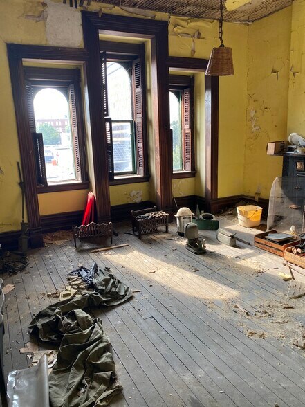 More Photos Of 226 6th St, Augusta Freestanding For Sale