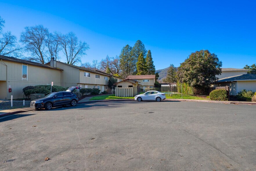 More Photos Of 960 Marlene St, Ukiah Apartments For Sale