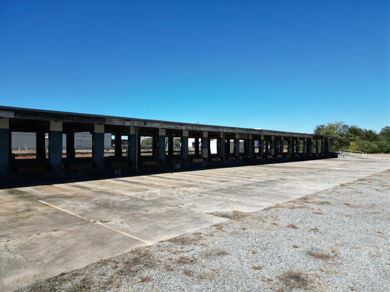 More Photos Of 475 Guy Paine Rd, Macon-Bibb Truck Terminal For Sale