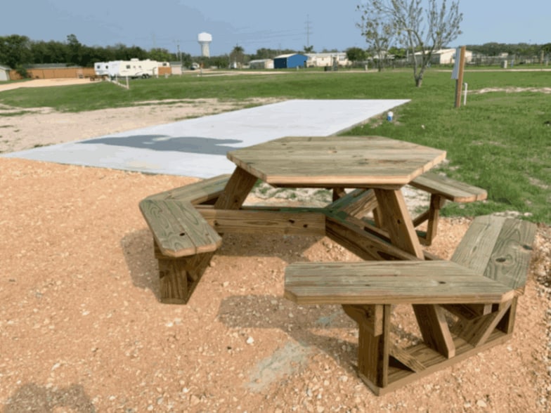 More Photos Of 1543 FM 1781, Rockport Trailer Camper Park For Sale