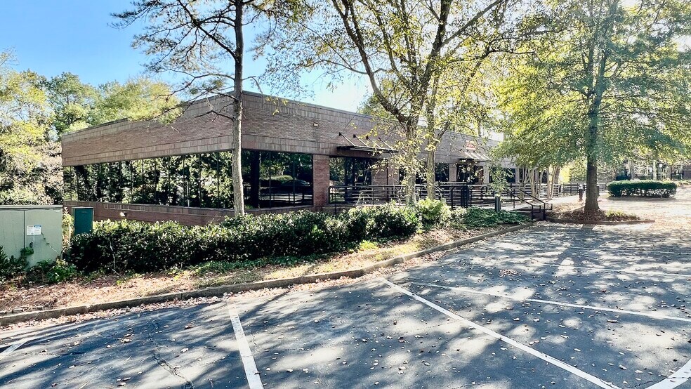 More Photos Of 8800 Roswell Rd, Sandy Springs Office For Sale