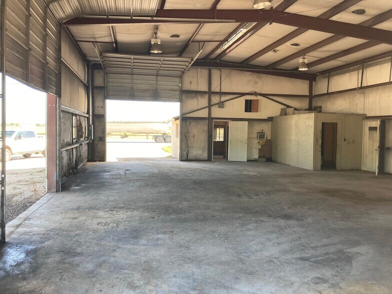 More Photos Of 2605 19th St, Hondo Light Manufacturing For Sale