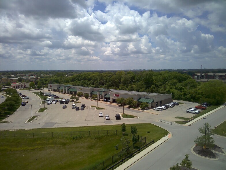 More Photos Of 3500-3568 SW Market St, Lee's Summit Unknown For Lease