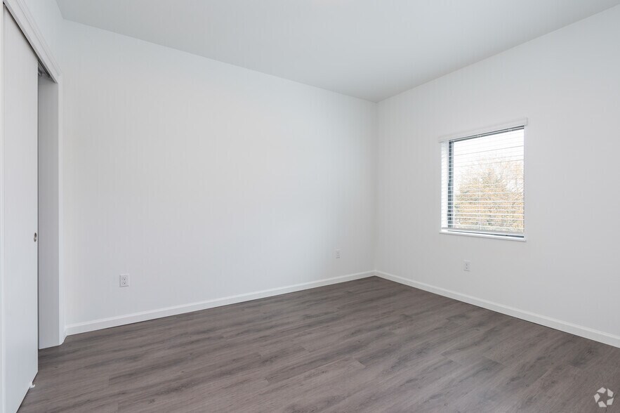 More Photos Of 2171 N Rosa Parks Way, Portland Apartments For Sale