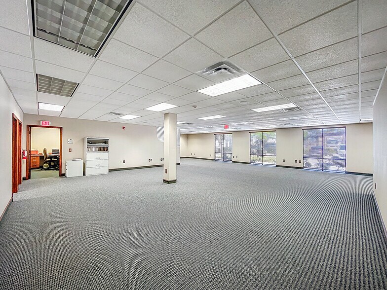 More Photos Of 5421 N 59th St, Tampa Office For Sale