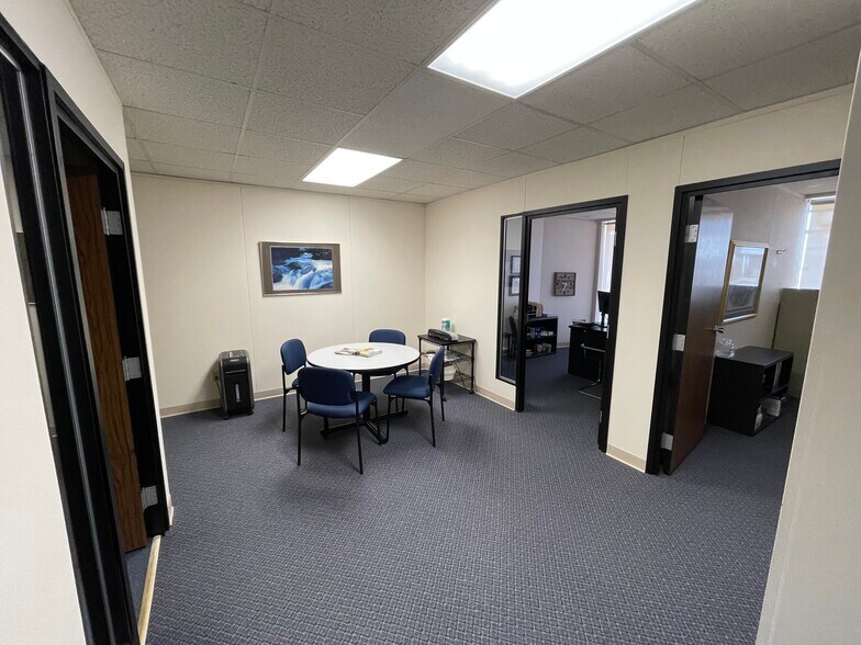 More Photos Of 3060 Madison Ave SE, Grand Rapids Service For Lease