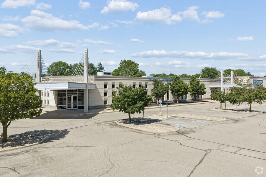 More Photos Of 800 S Tillotson Ave, Muncie Medical For Lease