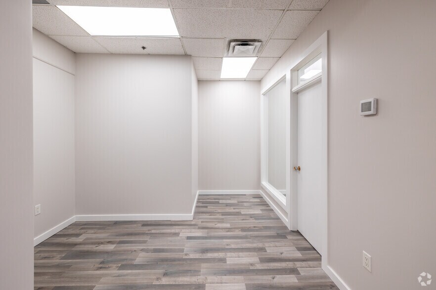 More Photos Of 1480 Foster St, White Rock Apartments For Lease