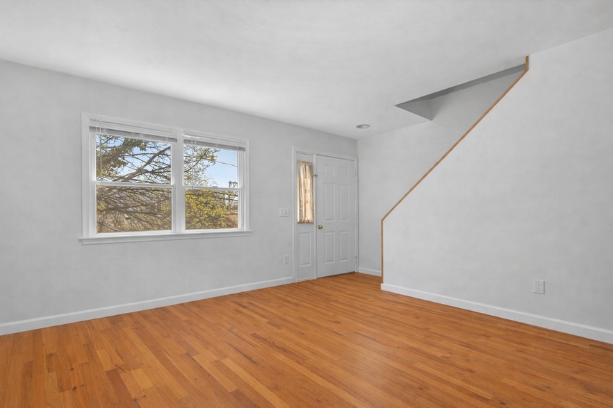 More Photos Of 21 Division St, Greenwich Multifamily For Sale