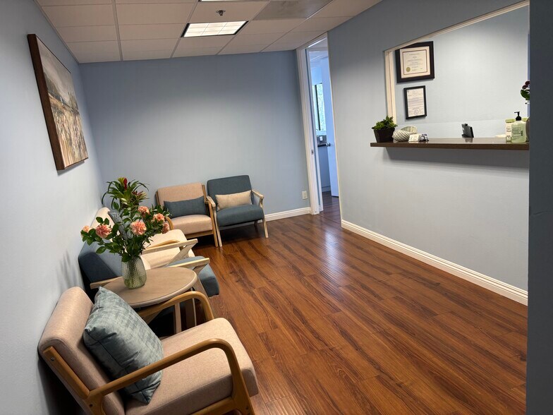 More Photos Of 320 Superior Ave, Newport Beach Medical For Lease