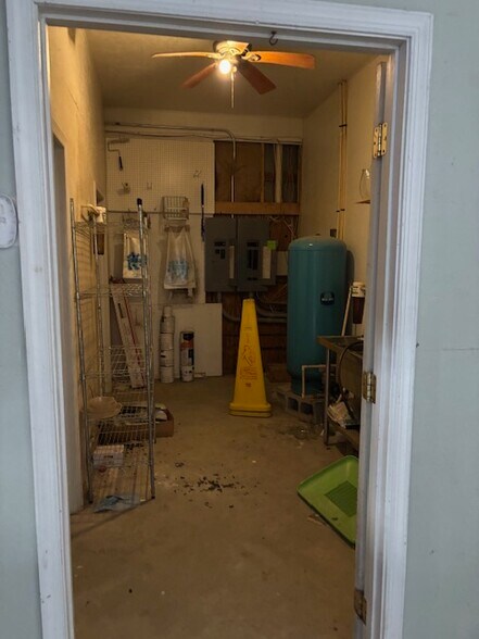 More Photos Of 3447 Ocean Gtwy, East New Market Warehouse For Sale