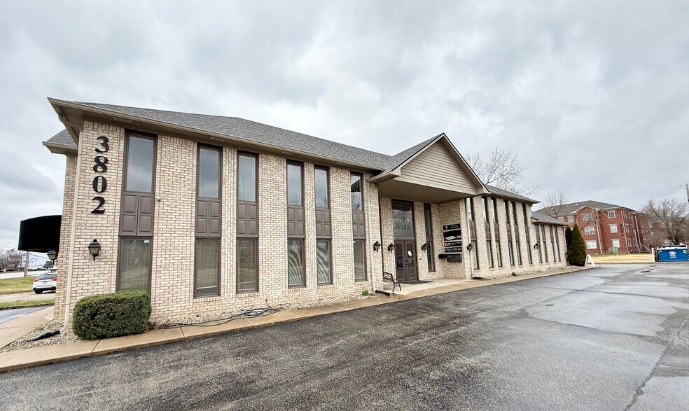 More Photos Of 3802 W 96th St, Indianapolis Office For Lease