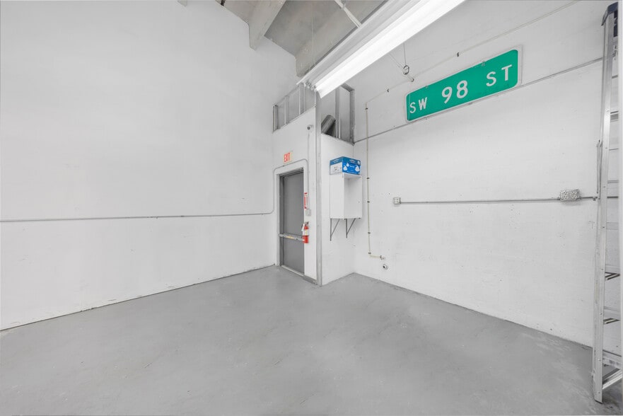 More Photos Of 2693 W 76th St, Hialeah Warehouse For Sale