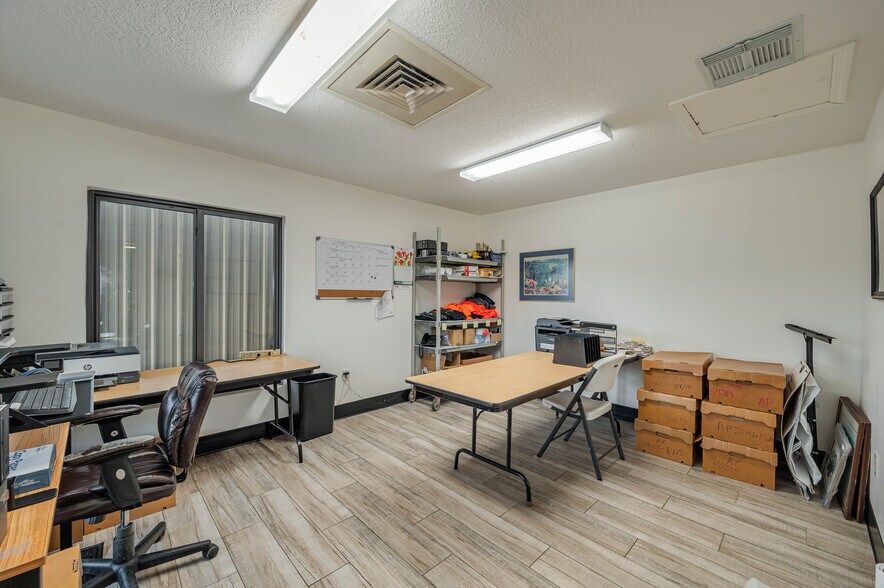 More Photos Of 174 NW 9th ave, Mulberry Distribution For Sale