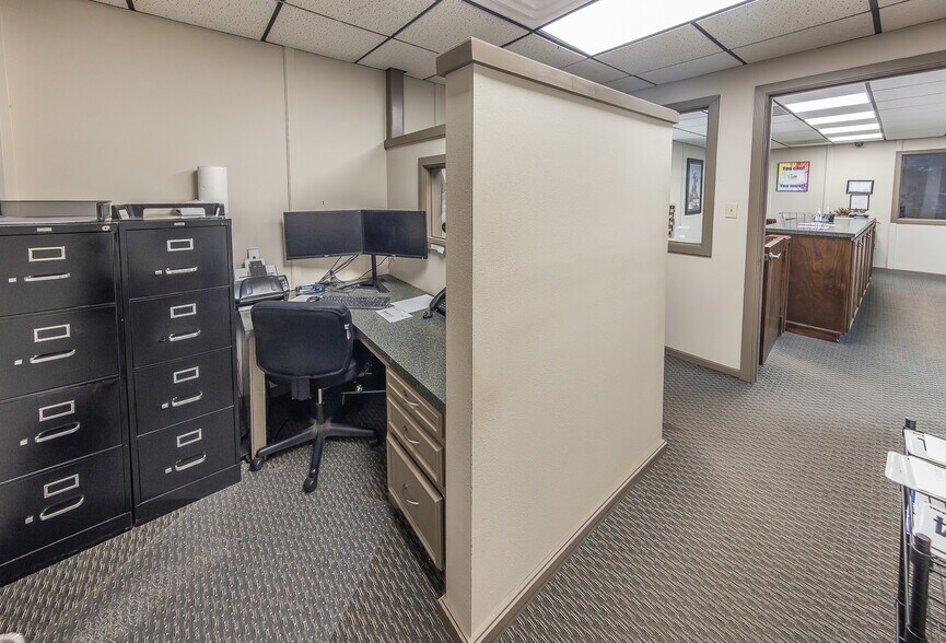 More Photos Of 2599 74th St, Lubbock Office For Sale