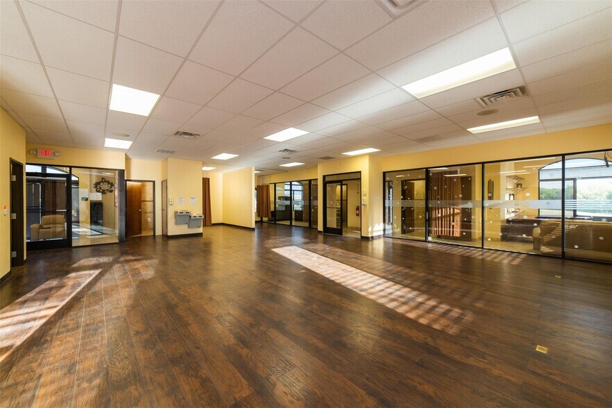 More Photos Of 720 W Nathan Lowe Rd, Arlington Medical For Sale
